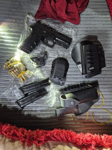 صورة نشرها الجيش الاسرائيلي لسلاح ادعى مصادرته الليلة بالضفة
