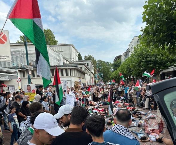 تظاهرة حاشدة في مدينة بون الالمانية دعما للشعب الفلسطيني