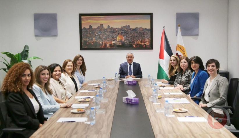الشيخ يلتقي وفد منتدى سيدات الأعمال ويؤكد أهمية تمكين المرأة وتعزيز دورها بالاقتصاد الوطني