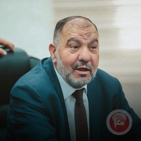 فجرا- ملثمون يعتدون بالضرب على رئيس بلدية الخليل أثناء خروجه من المسجد