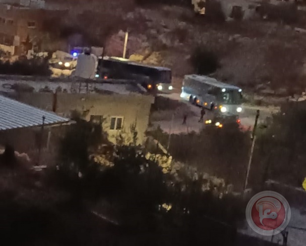 الاحتلال يعتقل شقيقين من قرية &quot;ام الخير&quot; بمسافر يطا