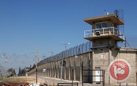 سلطات الاحتلال في سجن هشارون تحبط محاولة فرار اسيرتين من خلال نفق شرعتا بحفرة داخل زنزانتهن