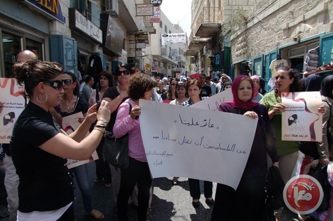 على دماء الضحية- نساء يطالبن بقانون يحمي الحياة ويحفظ الكرامة