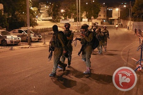 الاحتلال يعتقل ثلاثة شبان بينهم عسكري في جبع بجنين