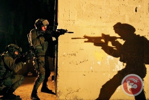 إصابة فلسطيني برصاص الاحتلال بحجة محاولة خطف سلاح جندي بالخليل