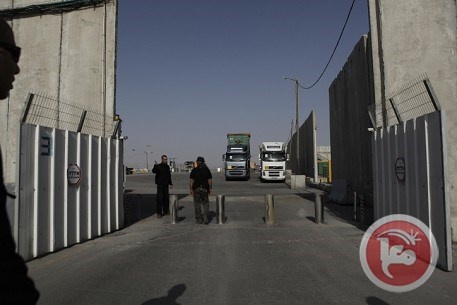 380 شاحنة لغزة عبر معبر ابو سالم