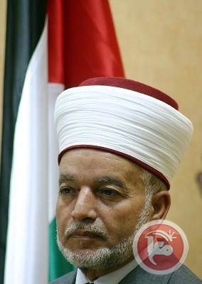 سماحة الشيخ محمد حسين المفتي العام يفتي بعدم جواز الهجرة من أرض فلسطين