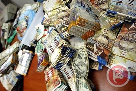 بين جمود اموال العرب وصمت اسرائيل تبقى الرواتب معلقة