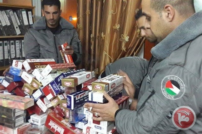 ضبط مواد غذائية فاسدة و700 كروز دخان مهرب