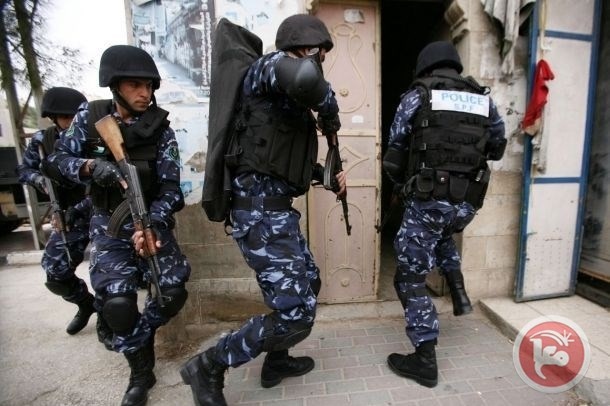 شرطة رام الله تقبض على 3 اشخاص يلعبون القمار