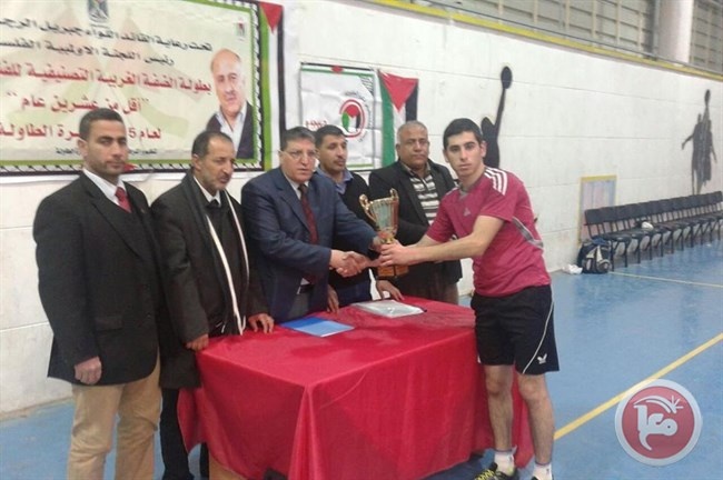 عمر الخطيب بطل فلسطين بكرة الطاولة تحت 20 عاماً