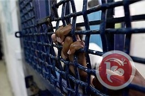 ارتفاع عدد المعتقلين الإداريين المضربين عن الطعام إلى 13
