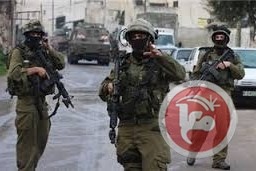 اعتقال فلسطيني بنابلس بدعوى محاولته اطلاق نار على قوة احتلالية