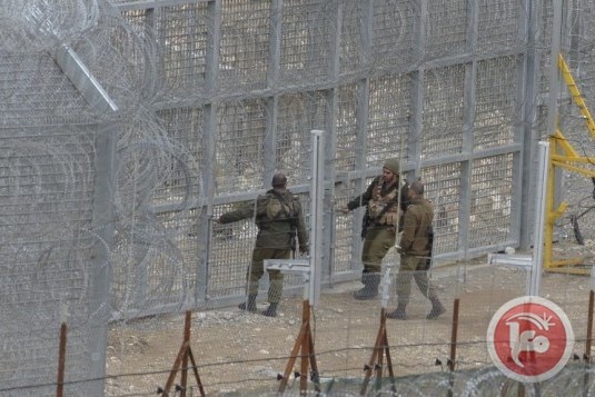 الاحتلال يعتقل 3 مواطنين على حدود غزة