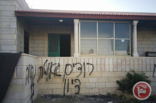 صور- مستوطنون يحرقون مسجدا غرب بيت لحم