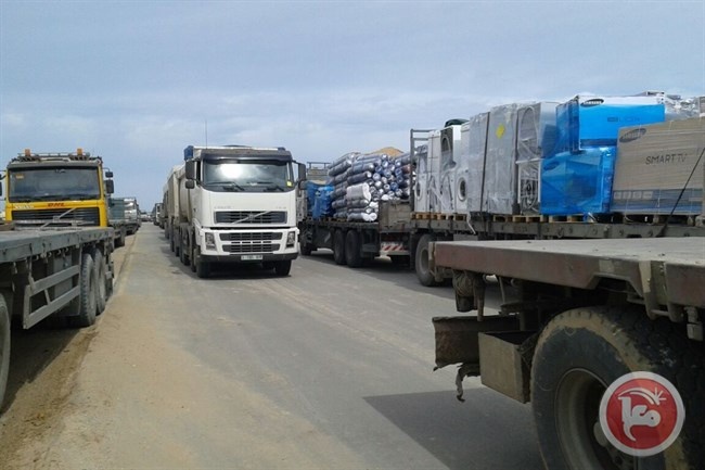 860 شاحنة لغزة عبر كرم أبو سالم