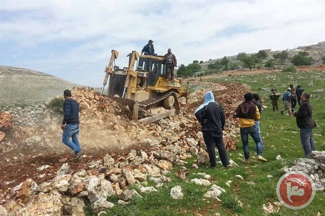 الاحتلال يعتقل مهندسا وسائق جرافة بنابلس