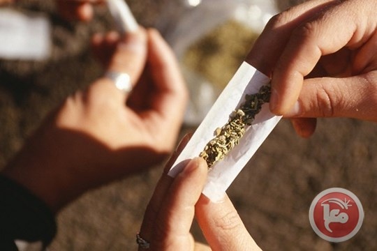 أم تبلغ الشرطة عن تعاطي ابنها مخدرات