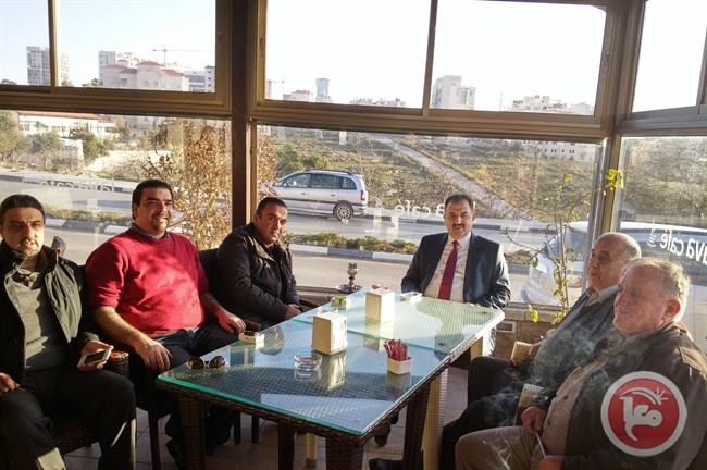 الرئيس الفخري لثقافي البيرة يتفقد مرافق النادي وتدريبات الفرق المساند