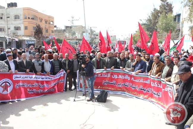 مسيرة للديمقراطية شمال القطاع تطالب بانقاذ غزة
