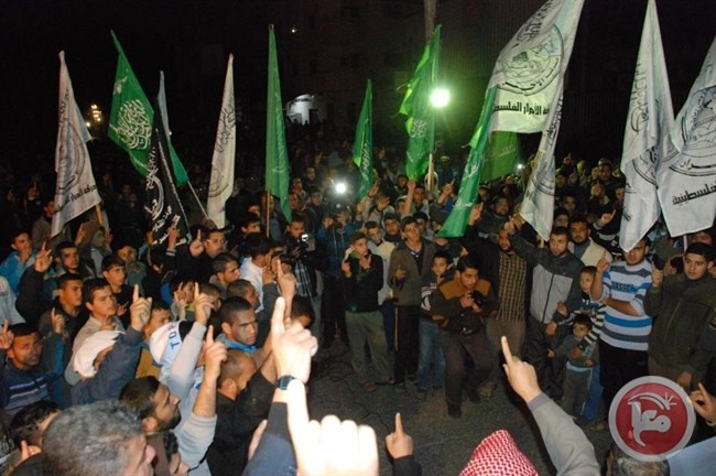 حماس في تظاهرة: المساس بالاقصى لعب بالنار