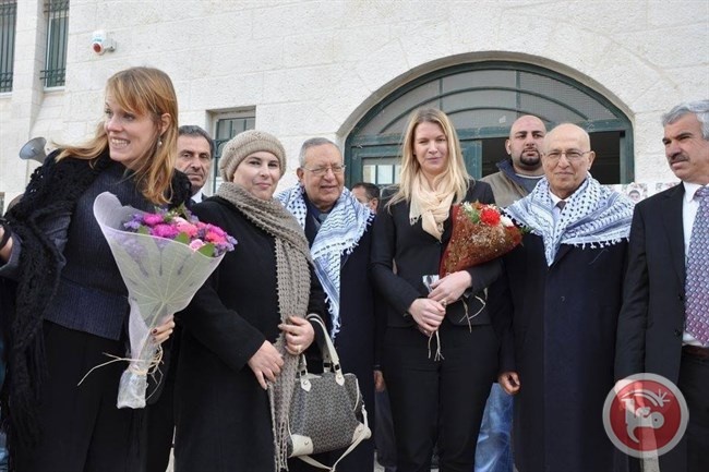 مدرسة الصالح الاساسية في البيرة تكرم الحكومة السويدية