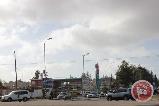 مستوطنون يهاجمون سيارات فلسطينية جنوب الضفة