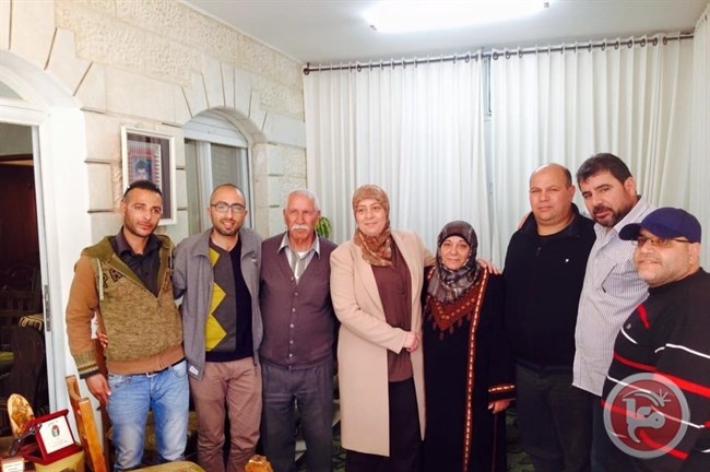 حركة فتح بالقدس و د.غنام يكرمون المرأة المقدسية