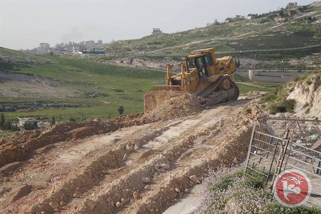 بيت لحم- الاحتلال يجرف أراض زراعية ويهدم سلاسل حجرية