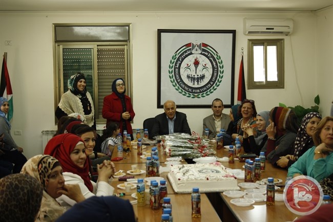 الرجوب يكرم النساء العاملات في المجلس الاعلى للشباب والرياضة