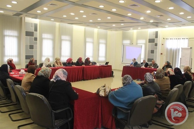 غرفة الخليل تحتضن لقاء لمناصرة النساء في صنع القرار