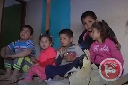 عائلة غزية تعيش على صاروخ