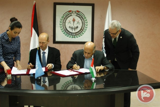 الرجوب يوقع اتفاقية تعاون مشترك مع صندوق الامم المتحدة للسكان