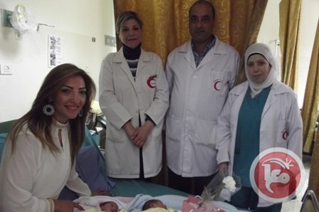 القدس للمستحضرات الطبية تزور مستشفيات الضفة وتكرم الأمهات