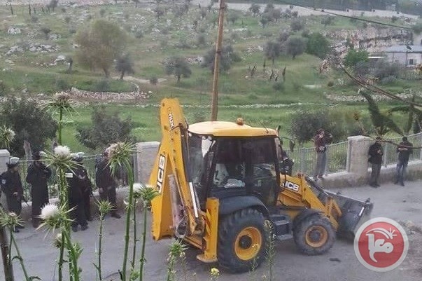الاحتلال يهدم منشآت سكنية بالقدس