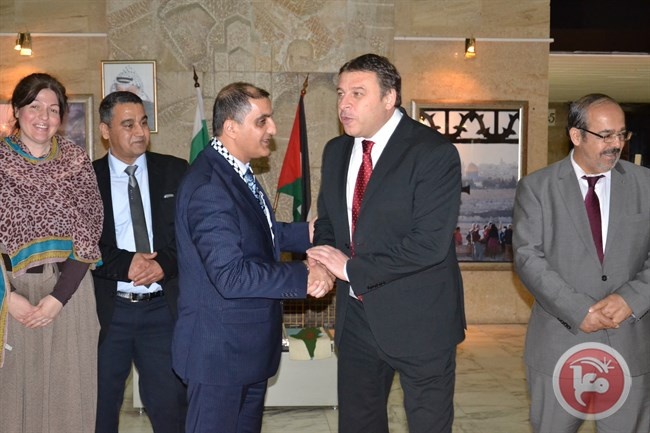 السفير المذبوح يلتقي محافظ ورئيس بلدية بلاغوييف