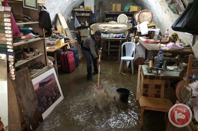 الامطار تغمر محلات القدس