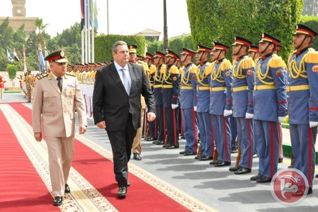 وزير الدفاع المصري يلتقي نظيرة اليوناني