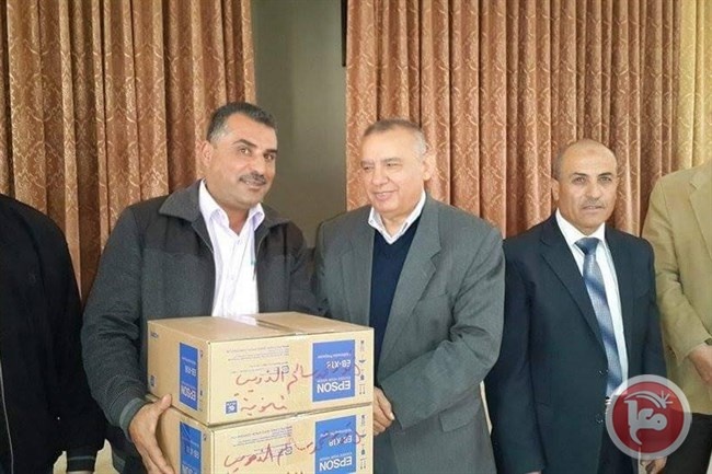 تربية بيت لحم والامديست توزعان حواسيب على معلمي &quot;القيادة المدرسية&quot;