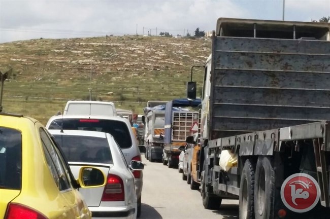 الإحتلال يغلق الحواجز المحيطة بنابلس