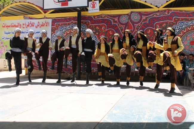 مدرسة فلسطين للبنات تنظم معرض &quot;تراثنا كنز مكنون&quot;