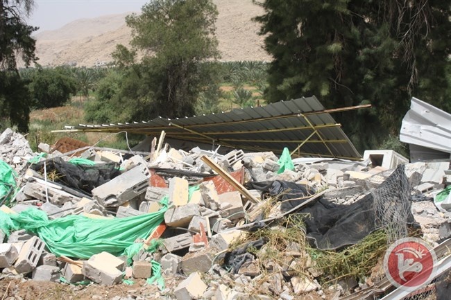 الاحتلال يهدم منشآت سكنية وحظائر أغنام في الجفتلك