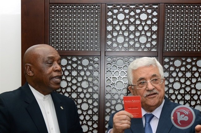 أبو مازن يرفع البطاقة الحمراء