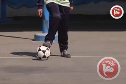 فتيات غزة يلعبن الكرة