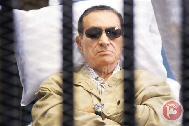 محكمة مصرية تقضي بسجن مبارك وابنيه