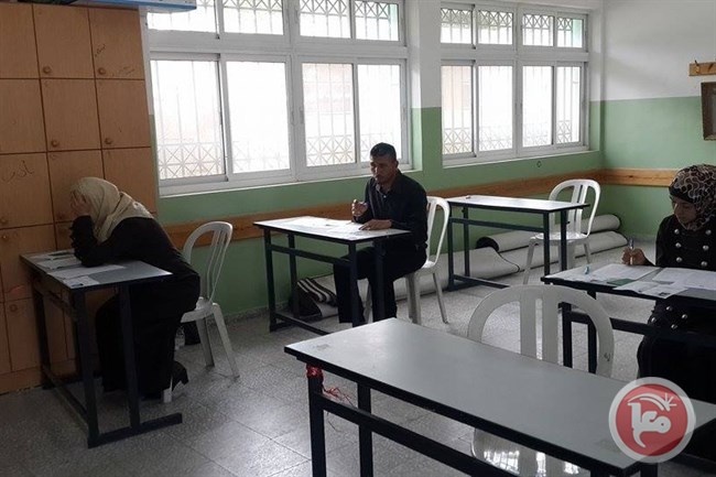 الالاف يتقدمون لامتحان التوظيف