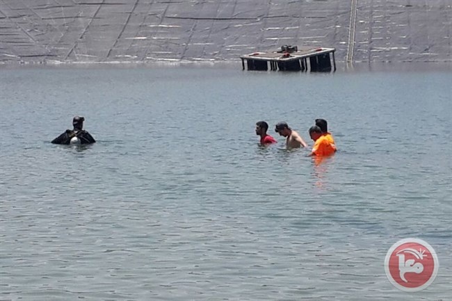 بحرية مصر تنقذ ركاب عبارة بضائع من الغرق