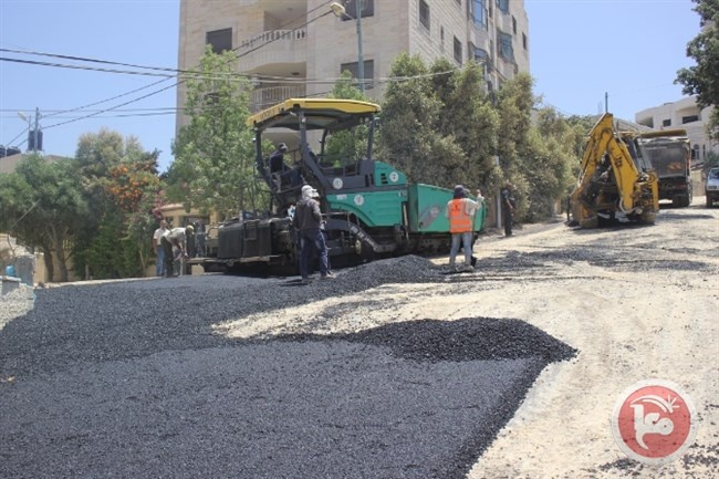 بلدية بيتونيا تبدأ مشاريع تعبيد شوارع المدينة