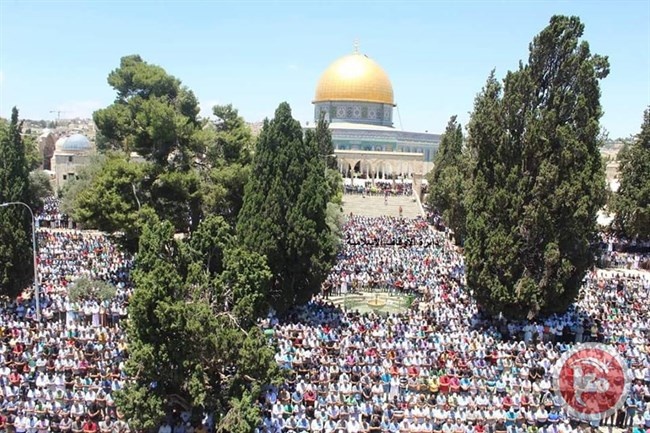 الاحتلال يحول القدس لثكنة ويفرض قيودا على المصلين