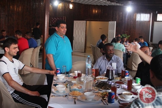 نادي الصداقة يقيم إفطاراً جماعياً لفرقه الرياضية
